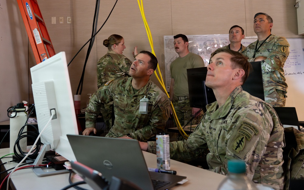 10SFG(A) Commander visits 4th Battalion