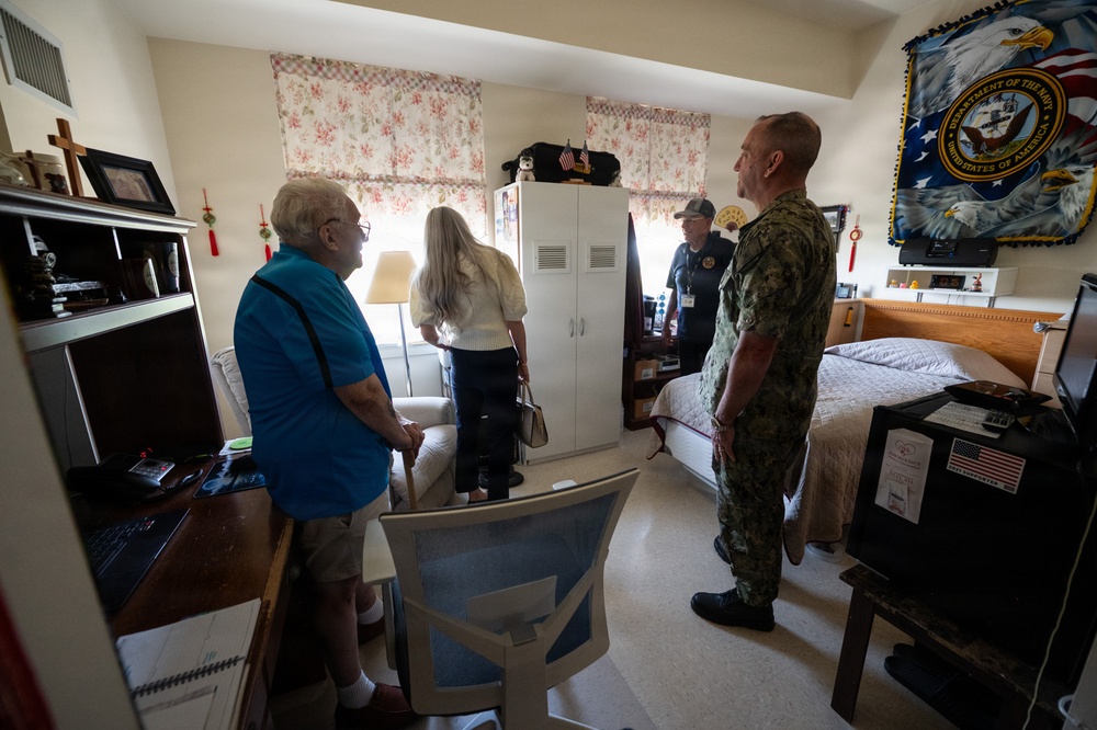 MCPON John Perryman and Navy OAL visit Armed Forces Retirement Home in Washington, D.C.