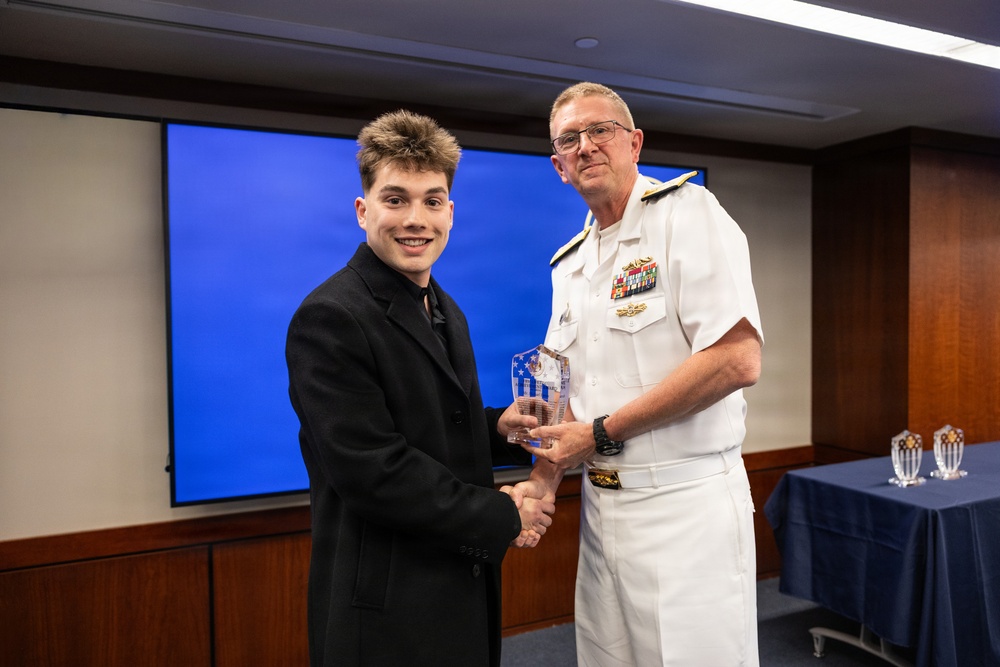 Director of Portfolio Acquisition Executive Strategic Systems Programs Recognizes Six Individuals for Outstanding Contribution to Strategic Deterrence Mission