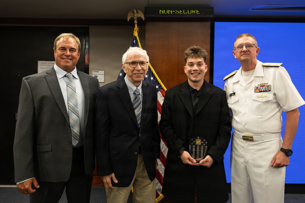 Director of Portfolio Acquisition Executive Strategic Systems Programs Recognizes Six Individuals for Outstanding Contribution to Strategic Deterrence Mission