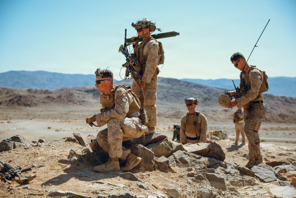 Singaporean Guardsmen and U.S. Marines Conduct an exercise at Range 410A
