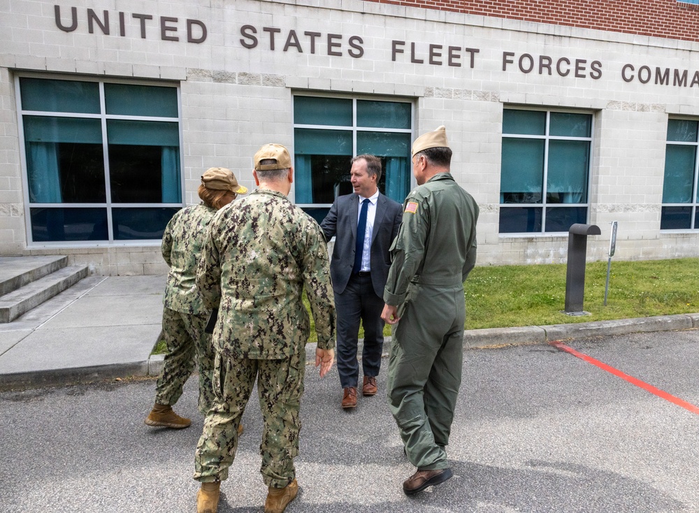 Assistant Secretary of the Navy (Manpower and Reserve Affairs) Visit USFFC