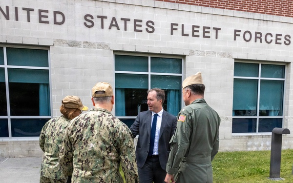 Assistant Secretary of the Navy (Manpower and Reserve Affairs) Visit USFFC