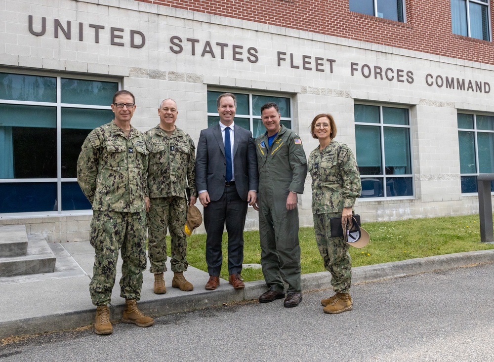 Assistant Secretary of the Navy (Manpower and Reserve Affairs) Visits USFFC