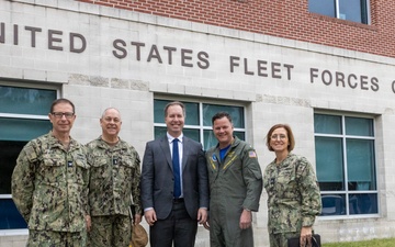 Assistant Secretary of the Navy (Manpower and Reserve Affairs) Visits USFFC