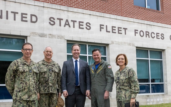 Assistant Secretary of the Navy (Manpower and Reserve Affairs) Visits USFFC