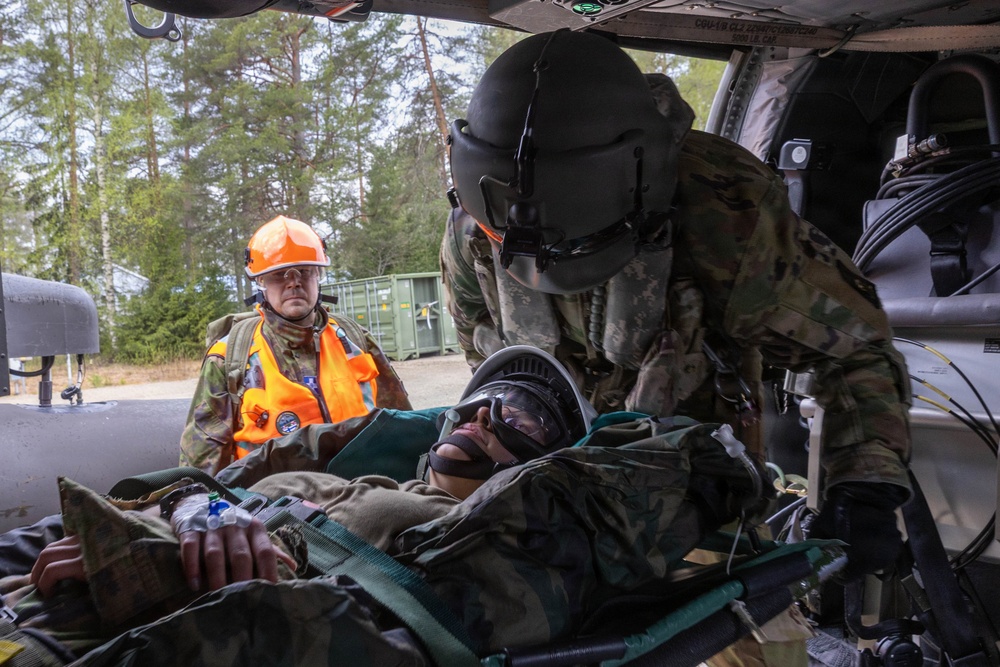 U.S. MEDEVAC team conducts medical evacuation training during Saber Strike