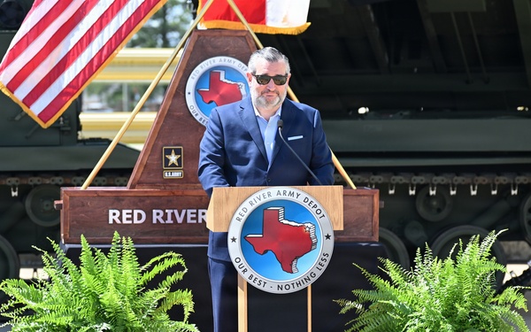 Cruz tours Red River, emphasizes role in Army Readiness