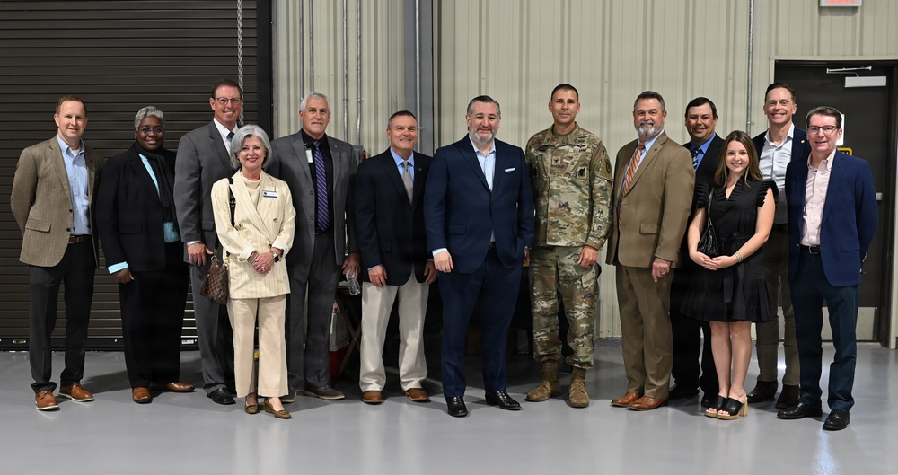 Cruz tours Red River, emphasizes role in Army Readiness
