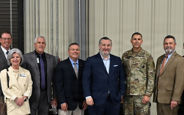 Cruz tours Red River, emphasizes role in Army Readiness