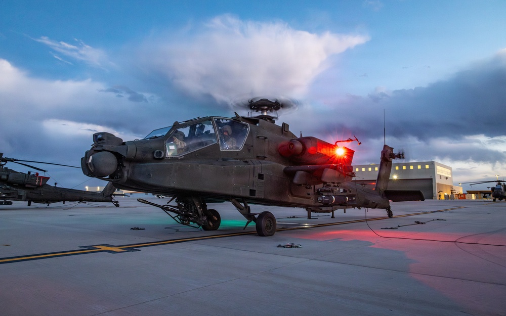 DVIDS - Images - Ivy Mass 4-4CAB AH-64 Apache Preflight [Image 4 of 9]