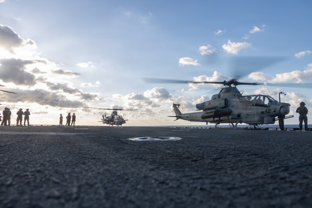22nd MEU(SOC) | VMM-263 (Reinforced) Flight Operations Aboard USS Fort Lauderdale