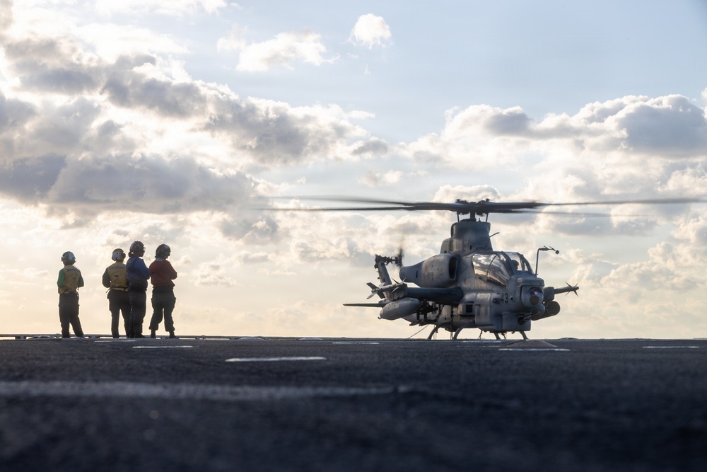 22nd MEU(SOC) | VMM-263 (Reinforced) Flight Operations Aboard USS Fort Lauderdale