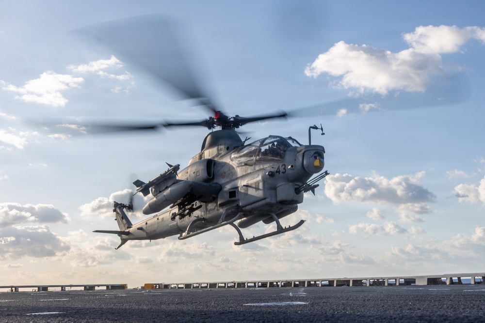 22nd MEU(SOC) | VMM-263 (Reinforced) Flight Operations Aboard USS Fort Lauderdale