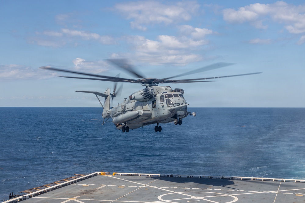 22nd MEU(SOC) | VMM-263 (Reinforced) Flight Operations Aboard USS Fort Lauderdale