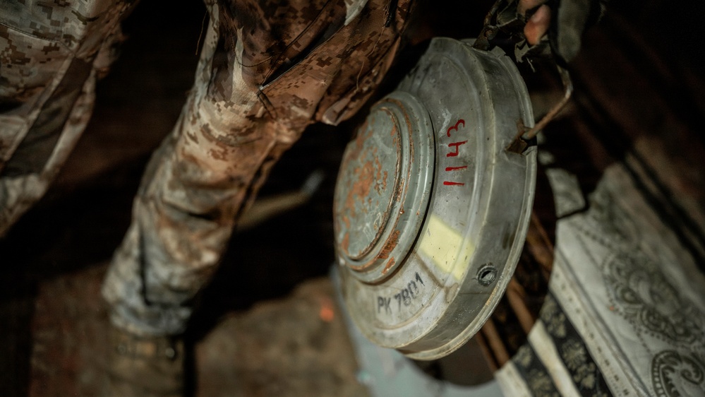 EOD Technicians Conduct a Shipboard Ordnance Clearance Drill