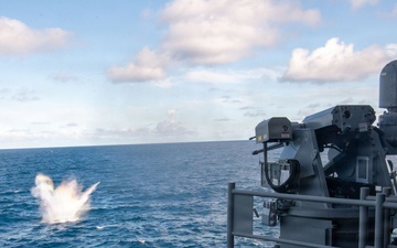 USS ESSEX conducts MK 38 gun shoot