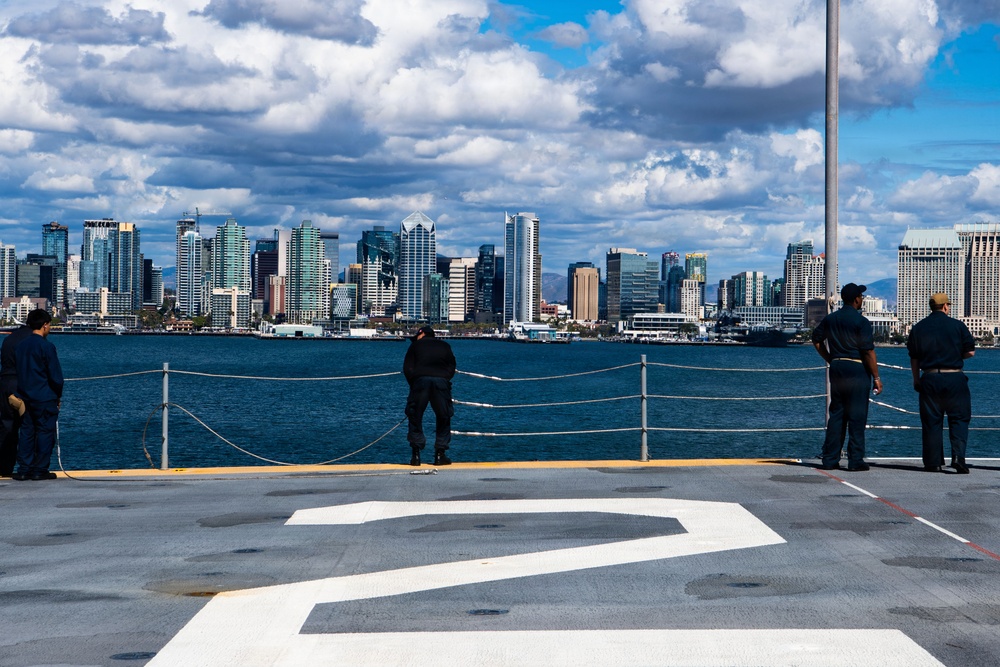 USS Essex conducts sea and anchor