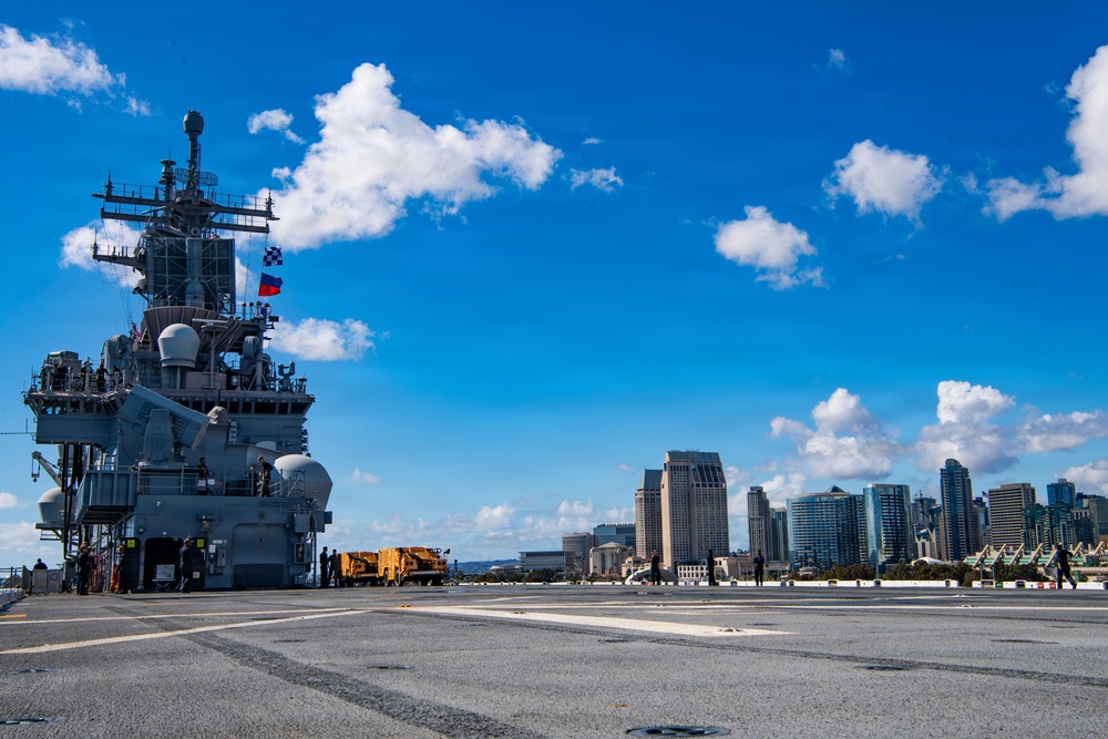 USS Essex conducts sea and anchor