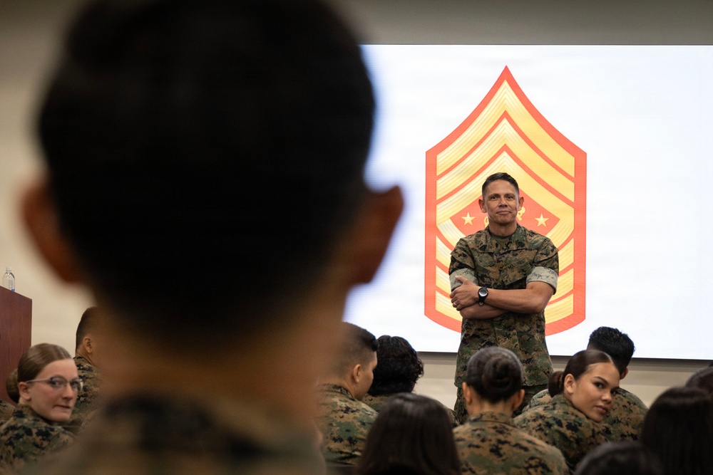 SMMC visits Defense Information School