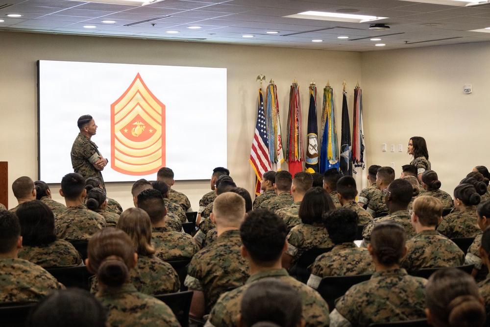 SMMC visits Defense Information School