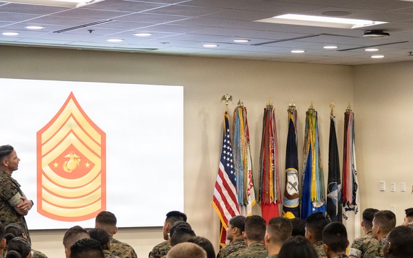SMMC visits Defense Information School