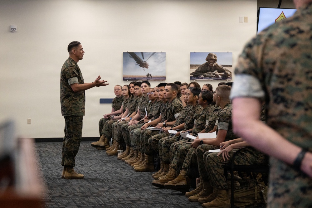 SMMC visits Defense Information School