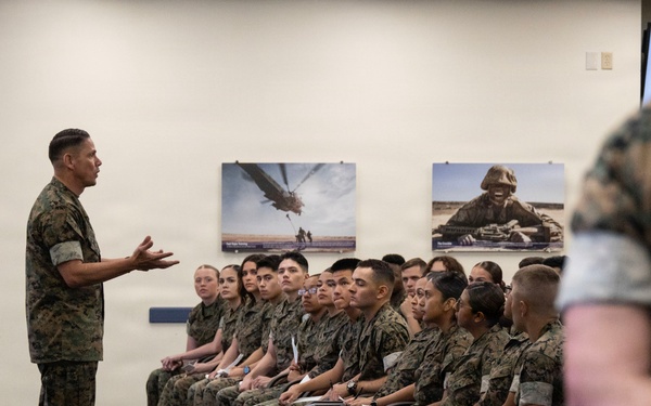 SMMC visits Defense Information School