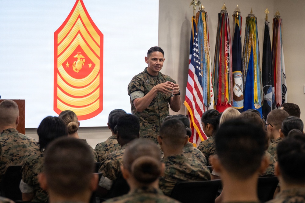SMMC visits Defense Information School