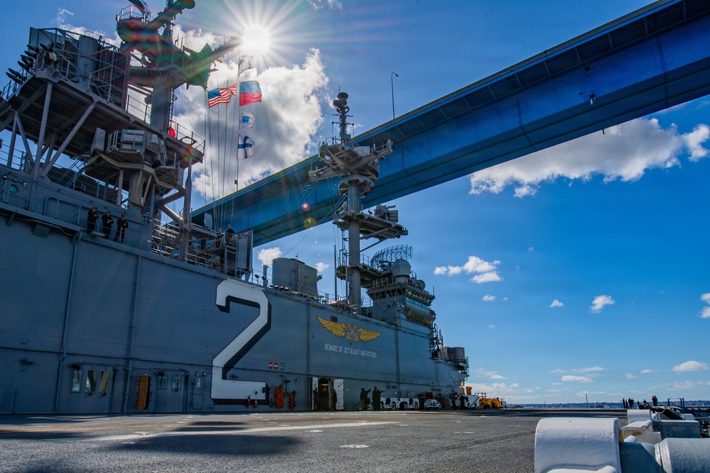 USS Essex conducts sea and anchor