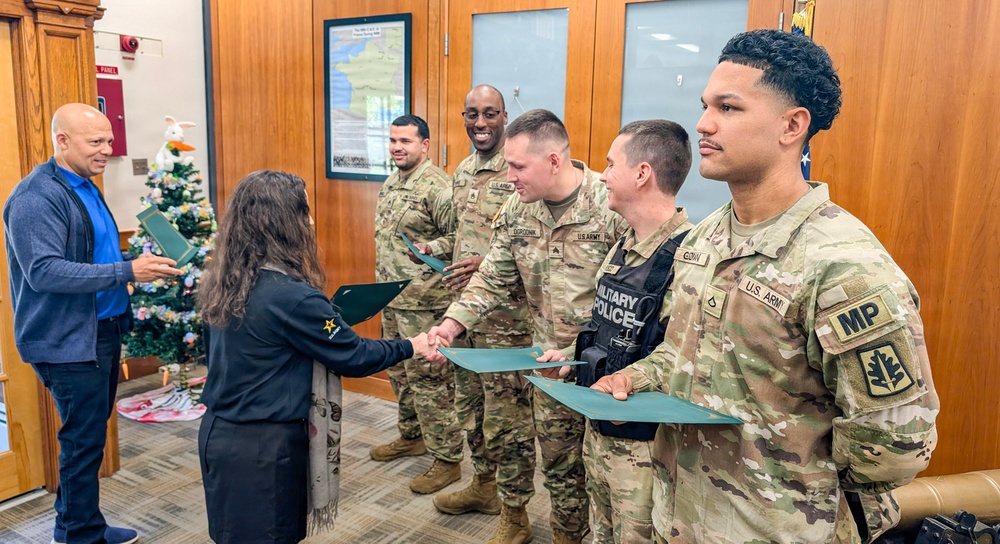 Fort Hamilton Commander Recognizes 430th MP Detachment for Support to Installation Security