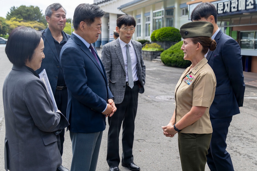 MARFORK Attends Staff Sgt. Reckless Wreath-Laying Ceremony