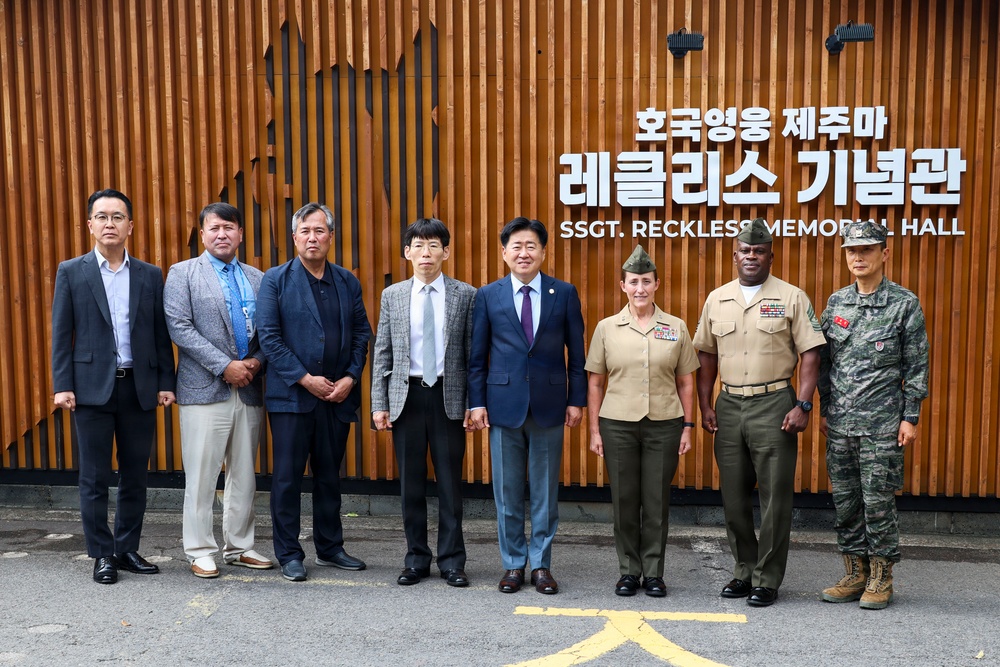 MARFORK Attends Staff Sgt. Reckless Wreath-Laying Ceremony