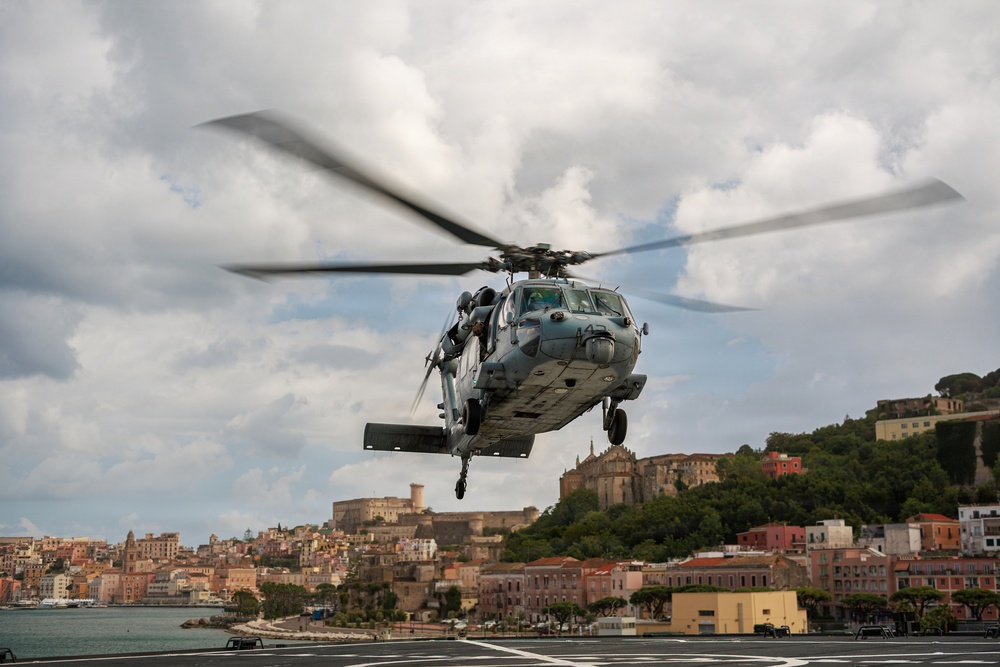HSC-28 Embarks USS Mount Whitney