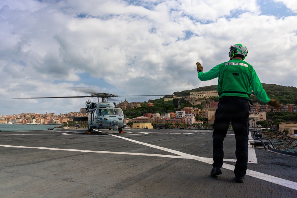 HSC-28 Embarks USS Mount Whitney