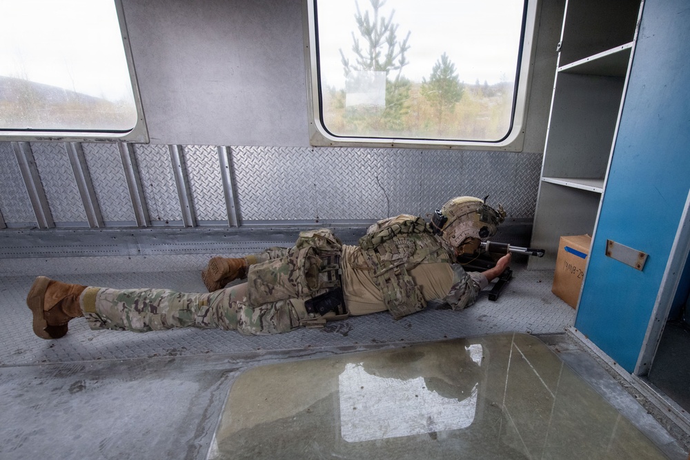 EODMU 8 and Royal Norwegian Navy conduct Improvised Explosive Device Drill during Bilateral Exercise
