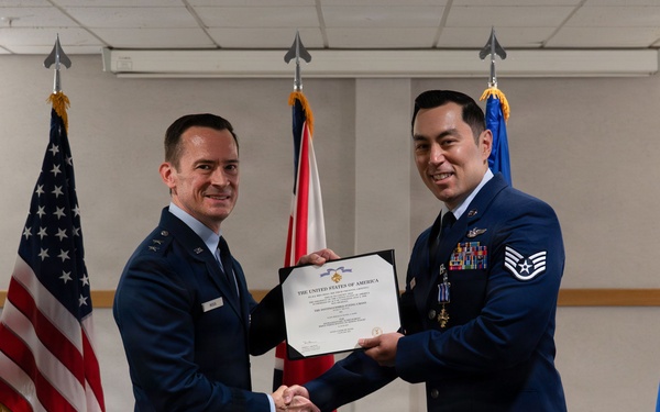 Mildenhall Airmen receive Distinguished Flying Cross for extraordinary achievement during Operation Midnight Hammer