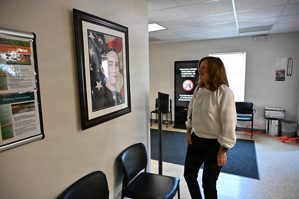 Walker family descendant admires Dr. Walker portrait