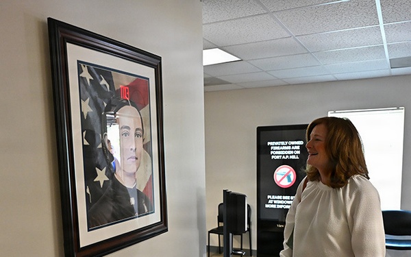Walker family descendant admires Dr. Walker portrait