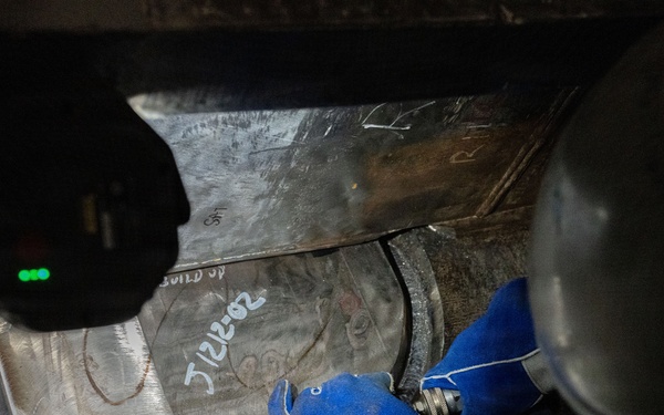 USS Kentucky (SSBN 737) undergoes hull welding at Naval Base Kitsap-Bangor