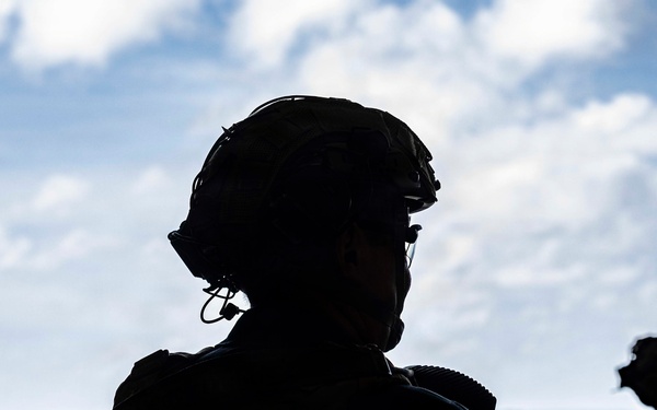 Iwo ARG Commodore and 22nd MEU Commanding Officer Participate In Live Fire Exercise