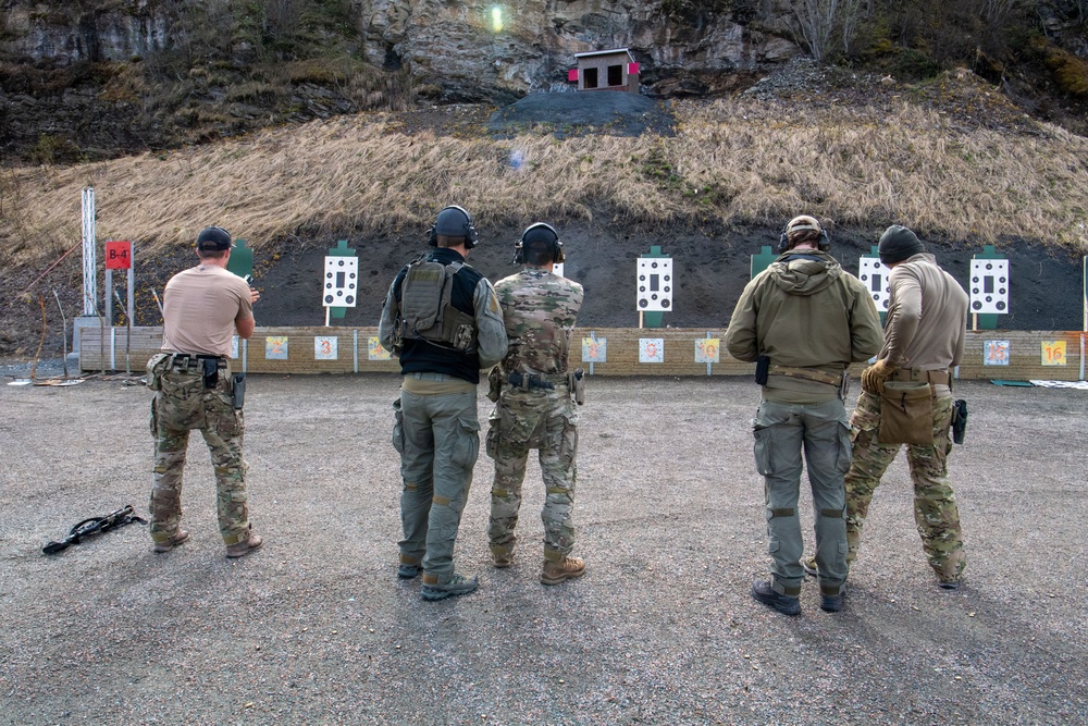 EODMU 8 and Royal Norwegian Navy conduct  Live-Fire Exercise during Bilateral Exercise