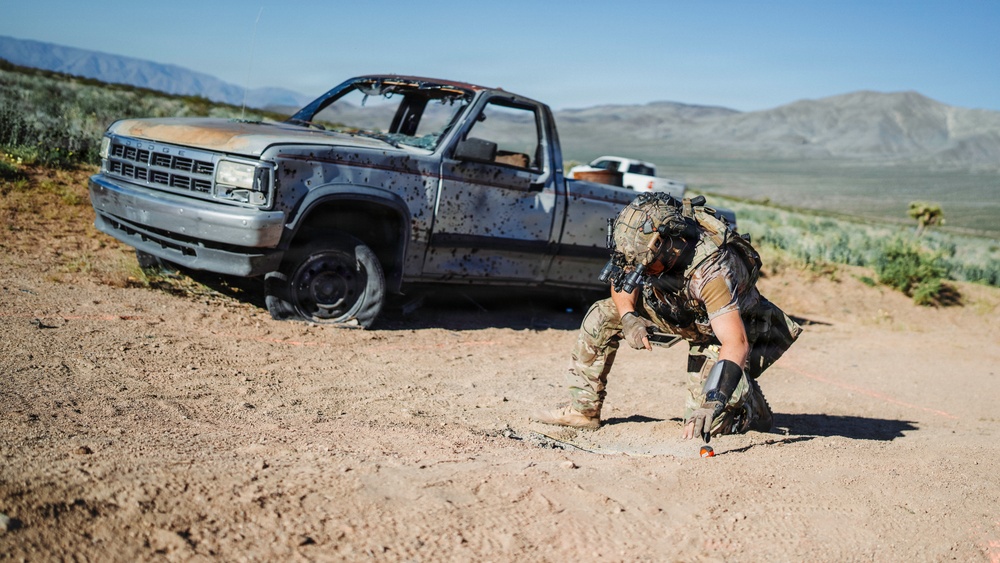 EOD Technicians Conduct a Post-Blast Assessment Drill