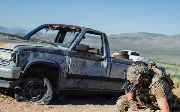 EOD Technicians Conduct a Post-Blast Assessment Drill