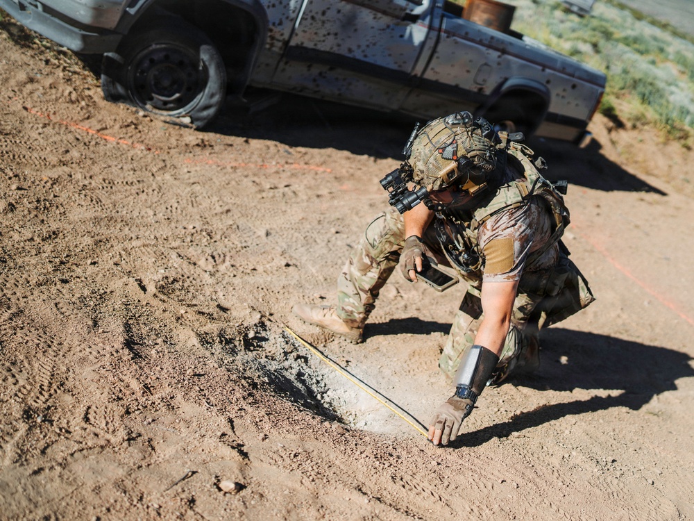 EOD Technicians Conduct a Post-Blast Assessment Drill