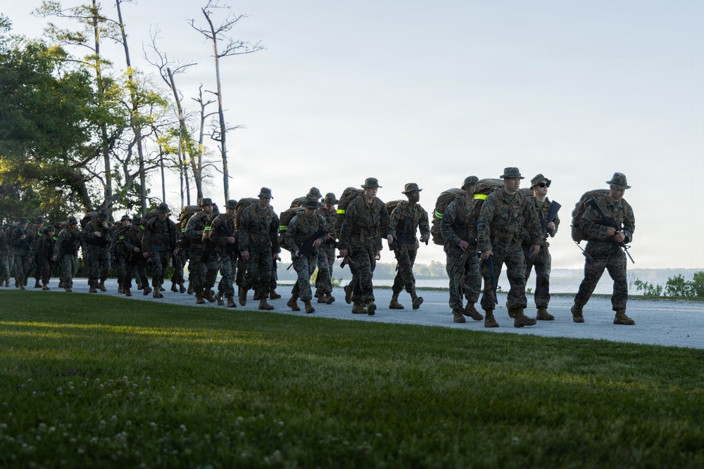26th MEU Command Element conducts six-mile conditioning hike