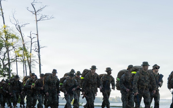 26th MEU Command Element conducts six-mile conditioning hike