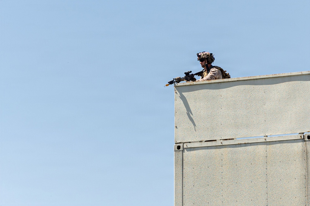 Marines with V2/5 conduct EOTG Vertical Assault Course