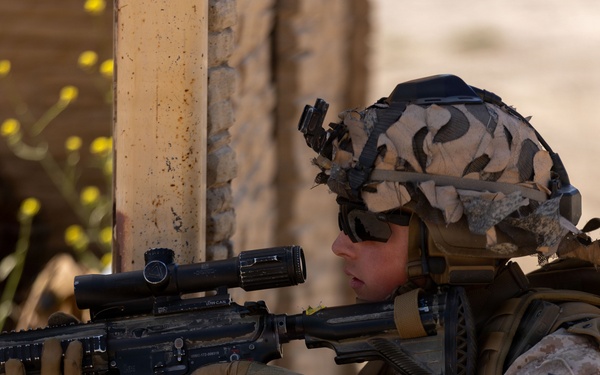 Marines with V2/5 Marines conduct EOTG Vertical Assault Course