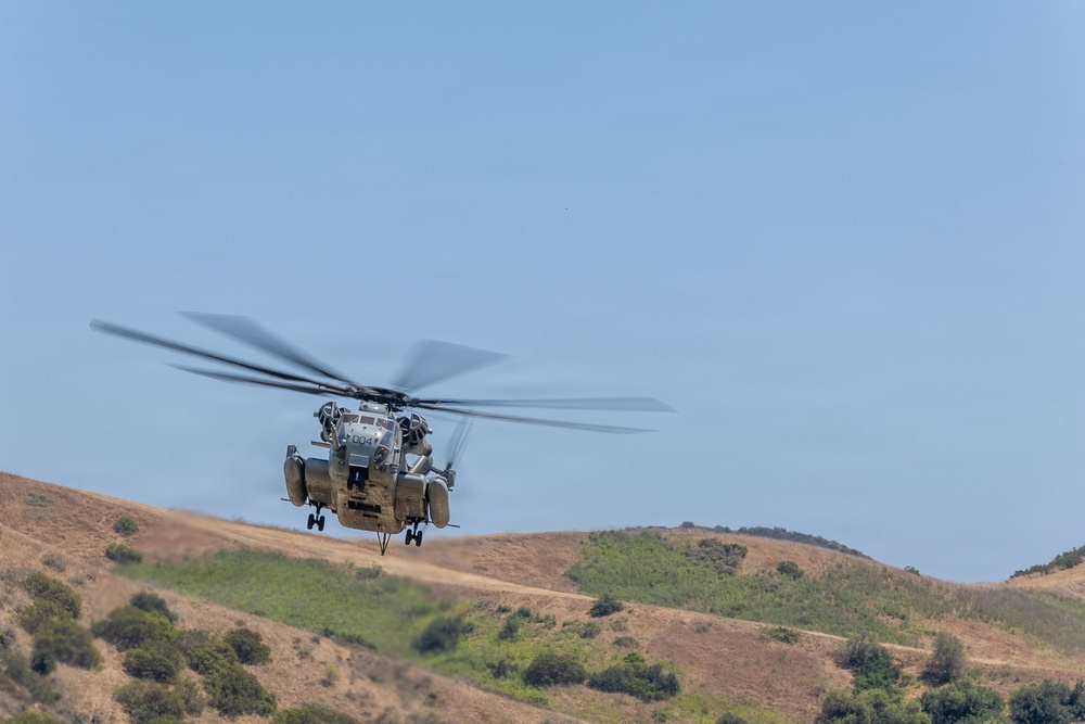 Marines with V2/5 conduct EOTG Vertical Assault Course